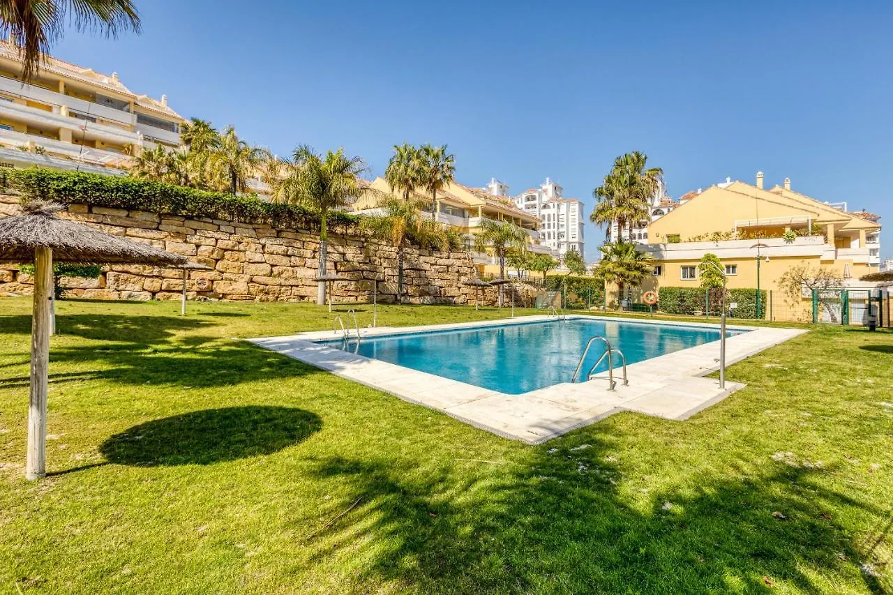 Hanami Puerto Alto Pa 2-1 Estepona Apartmán
